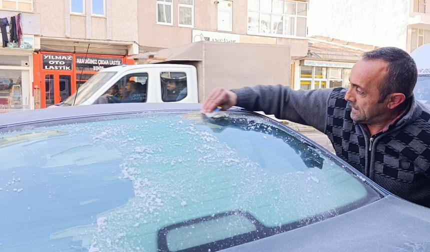 Kars buz kesti, araç camları dondu