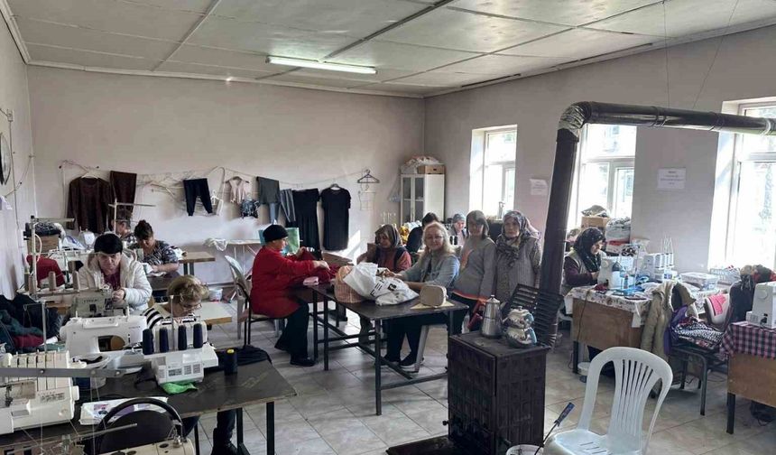 Kırkkepenekli’de kadınlar dikişle üretime katılıyor