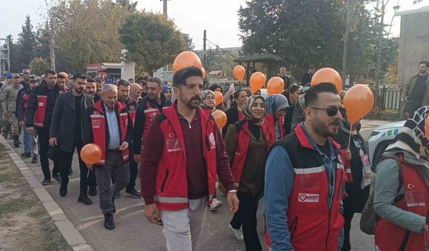 Protokolü kadına şiddet için yürüdü