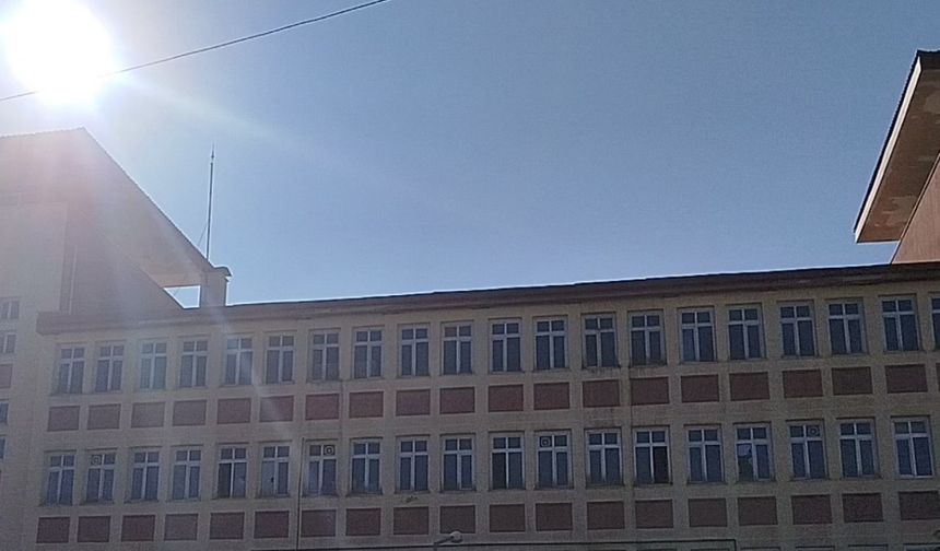 Van’da 5 öğrenci zehirlenme şüphesiyle hastaneye kaldırıldı