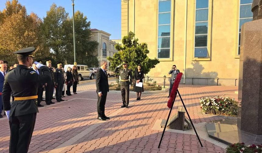 Atamız Dünyanın Dört Bir Yanında Anıldı