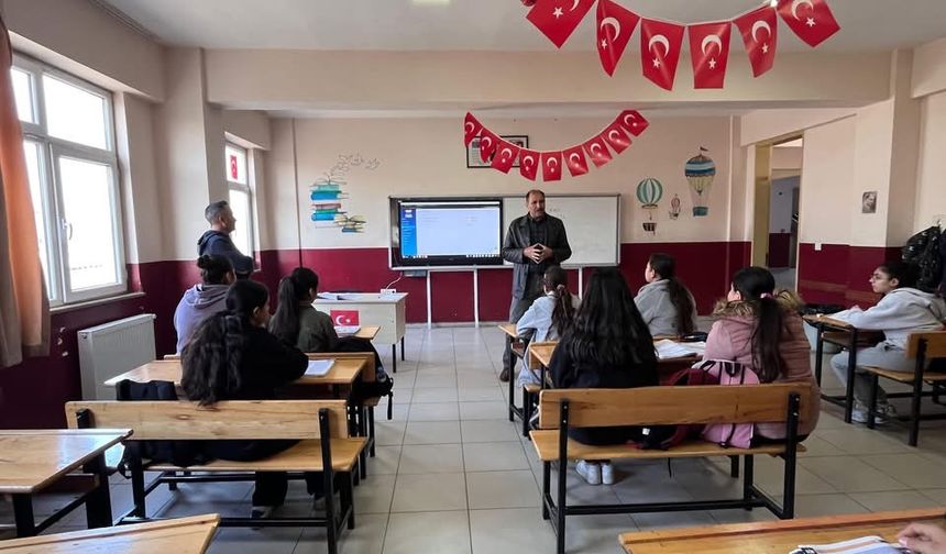 Milli Eğitim Müdüründen Aras’ın Kuzularına Ziyaret