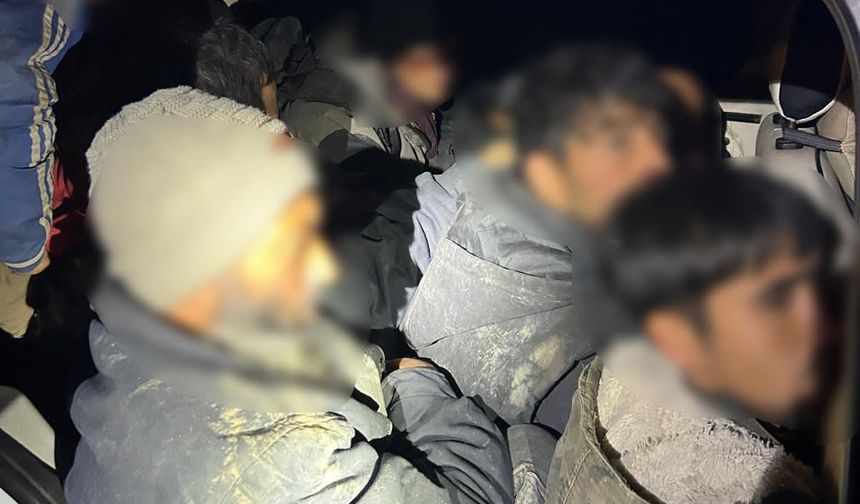 Göçmenler Kaçıyor, Türk Polisi Yakalıyor