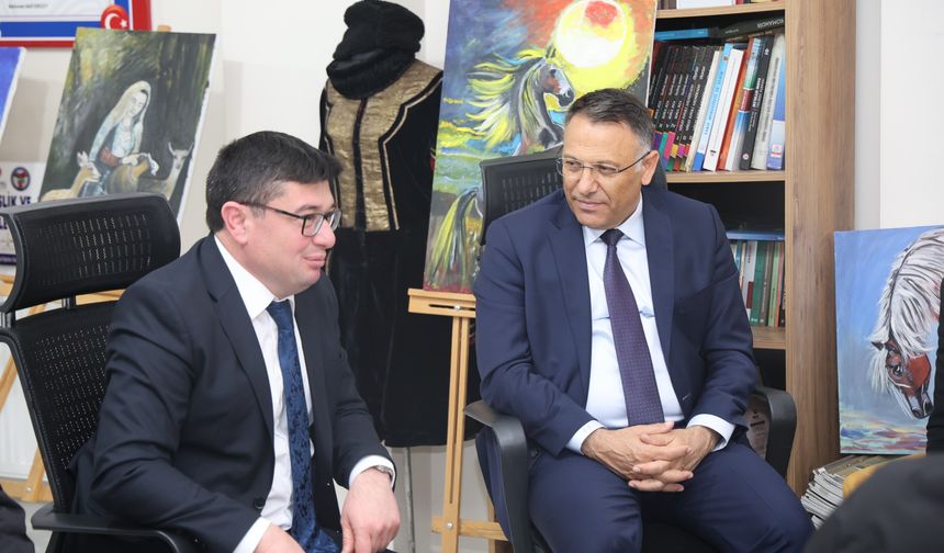 Rektör Gürel ve Başkonsolos Aliyev, Azerbaycanlı Öğrencilerle Bir Araya Geldi