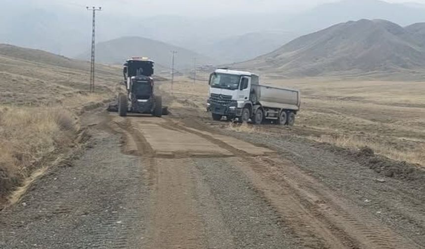 Iğdır Köy Yollarında Çalışmalar Hız Kesmiyor: Yağmur Bozulan Yollara Anında Müdahale