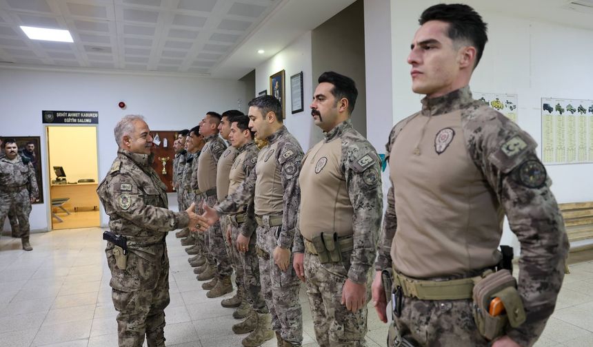 İl Emniyet Müdürü Niyazi Turgay’dan Başarılı Personele Ödül