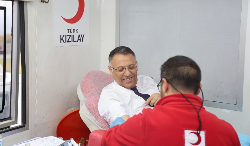 Rektör Gürel, Kızılay’a Kan Bağışında Bulundu