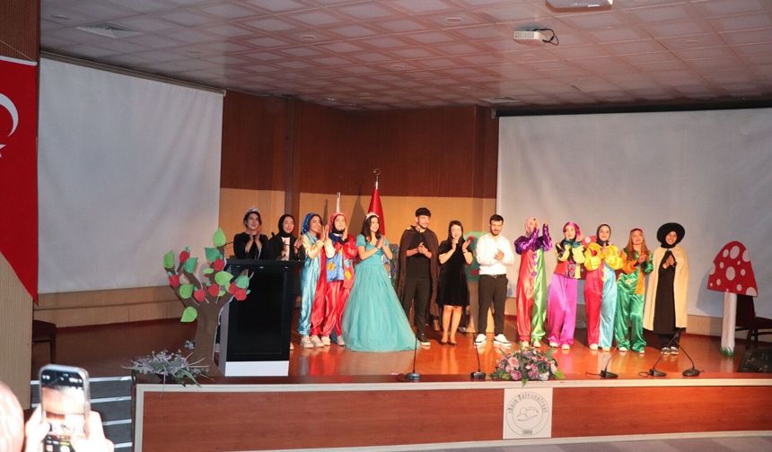 “Pamuk Prenses ve Yedi Cüceler” Tiyatro Oyunu Sahnelendi