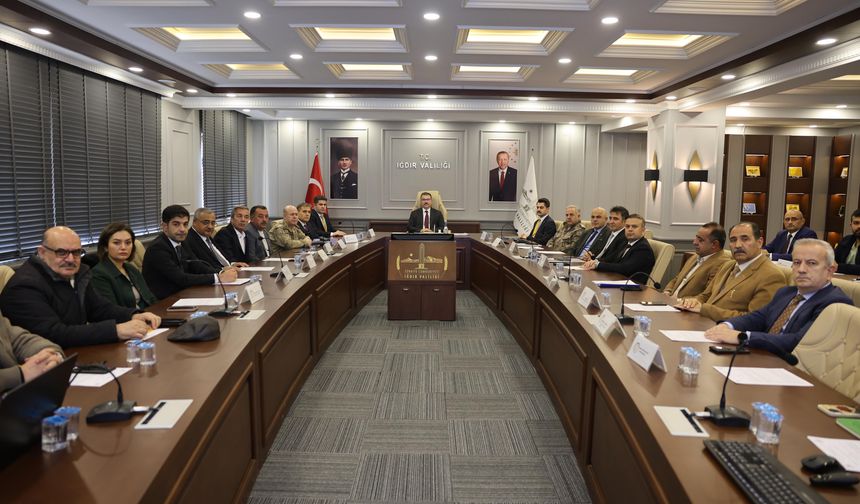 Vali: Sokak Hayvanları Konusunda Görevini Yapmayan Belediye Başkanına İşlem Yapılacak