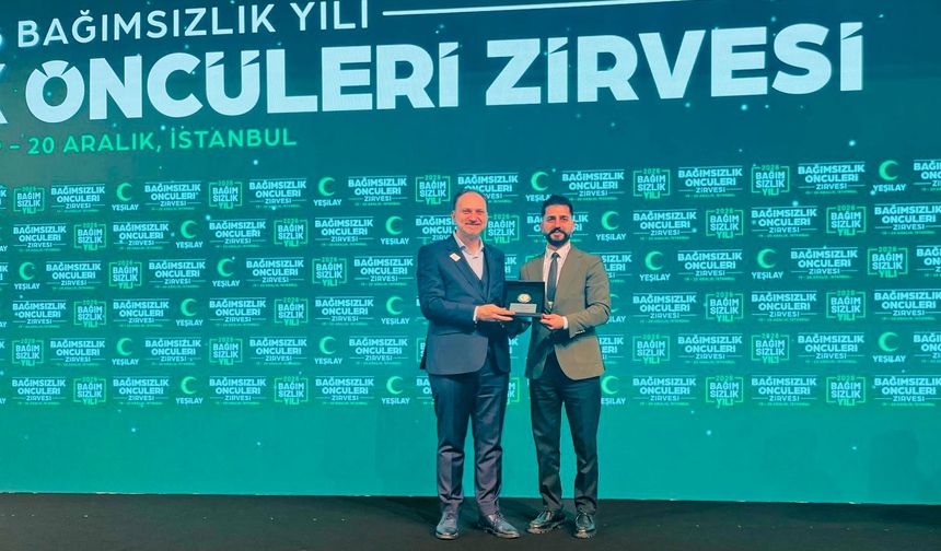 YEŞİLAY IĞDIR, “BAĞIMSIZLIK ÖNCÜLERİ ZİRVESİ”NDE ÖDÜL ALDI