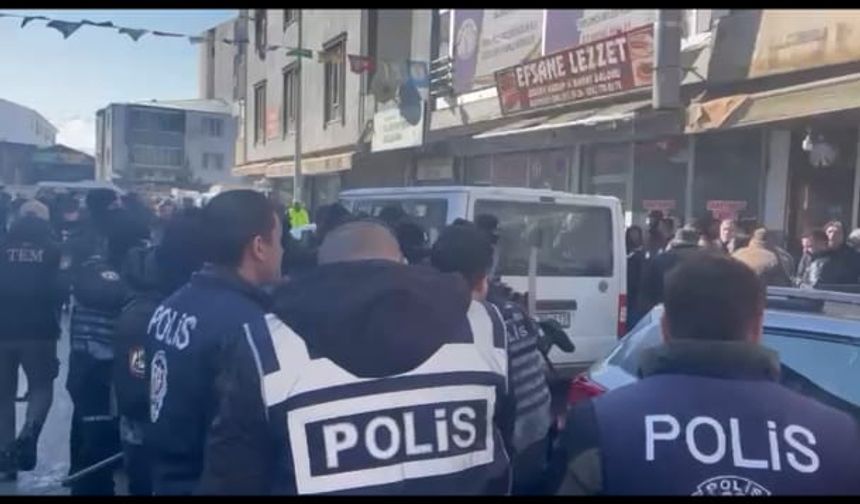 Iğdır'da DEM Parti, Suriye’de yaşananlar için protesto yürüyüşü 3 Polis Yaralı 48 Gözaltı