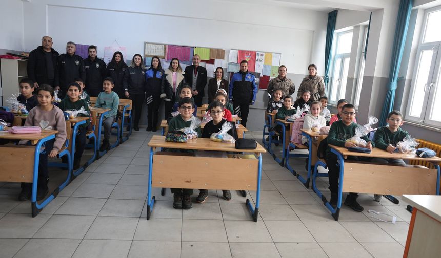 Şehidimizin İsmini Taşıyan Okulda Gönül Köprüsü: Polis Eşleri Derneği’nden Anlamlı Ziyaret