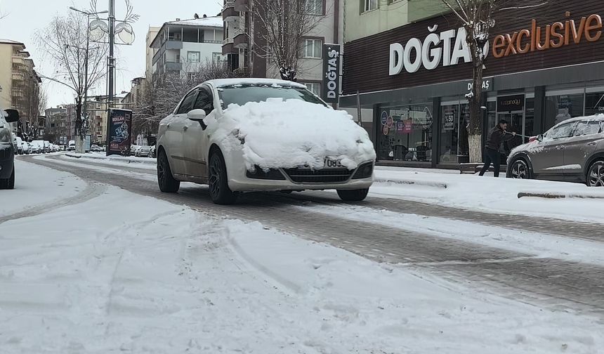 Iğdır’da “Buz” Mesaisi: Yollar Pist, Vatandaş Tepkili!