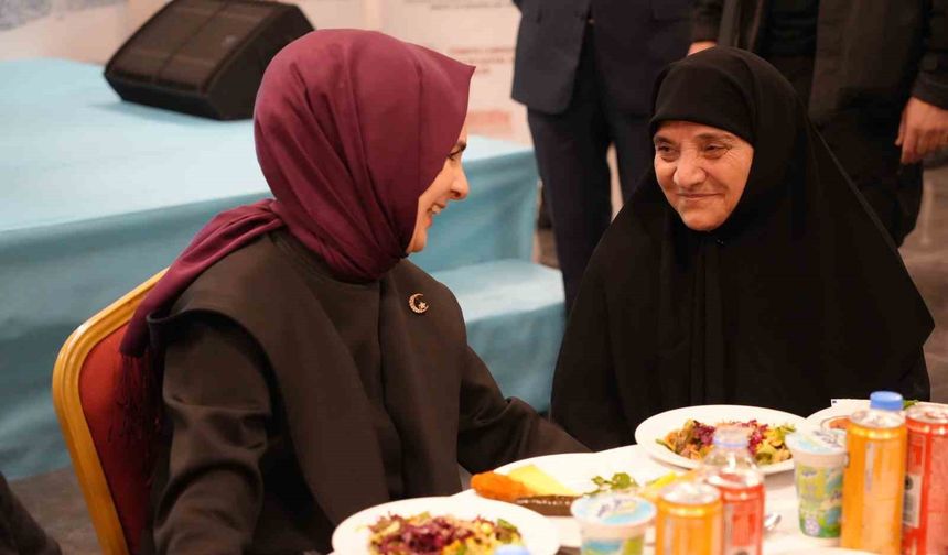 Bakan Göktaş, Kars'ta şehit yakınlarıyla gönül sofrasında buluştu