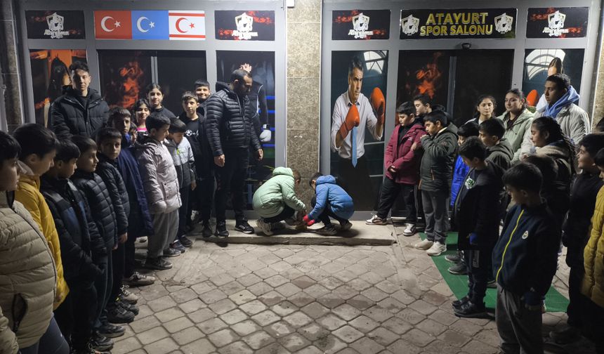 ALTIN YUMRUKLAR BU KEZ "MERHAMET" İÇİN SAHADAYDI!