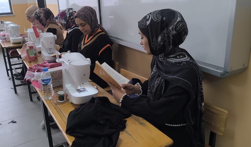 Iğdır’da Kadın Kursiyerler Hem Öğreniyor Hem Kazanıyor