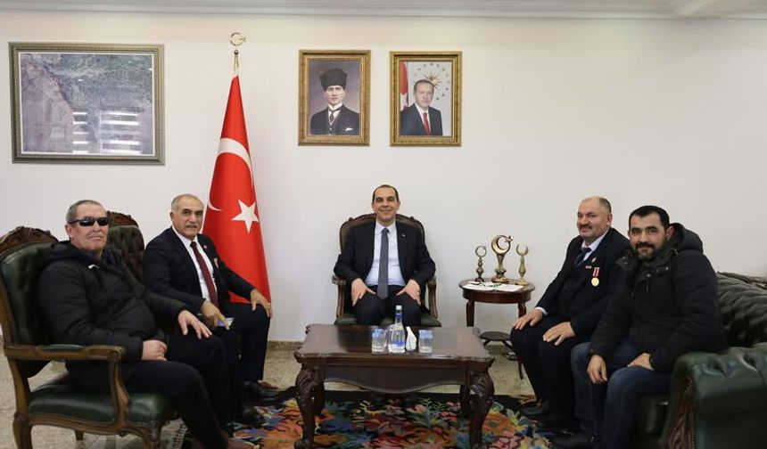 Iğdır Valiliği’nde Anlamlı Buluşma: Şehit Yakınları ve Gazilerden Vali Taşolar’a Ziyaret