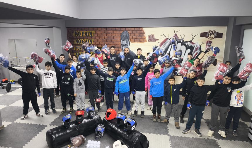 IĞDIRLI GENÇ BOKSÖRLERE DEV DESTEK: SAADETTİN SARAN’DAN ANLAMLI JEST!