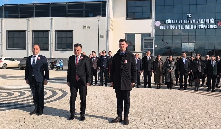 Iğdır’da 37. Vergi haftası nedeniyle Atatürk anıtına çelenk bırakıldı