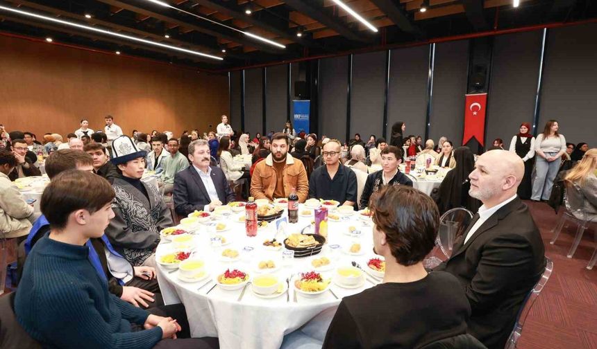 Bir sofra etrafında 100'den fazla ülke: Uluslararası öğrencilerle gönül köprüsü kuruldu