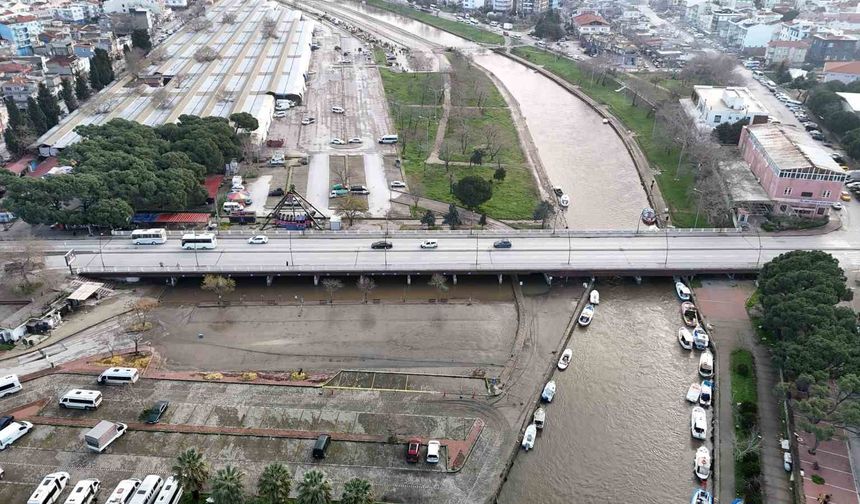 Taşkın yaşanan Sarıçay normale döndü