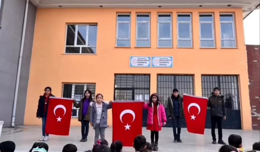 Iğdır’da Sınırda Anlamlı Bayrak Töreni