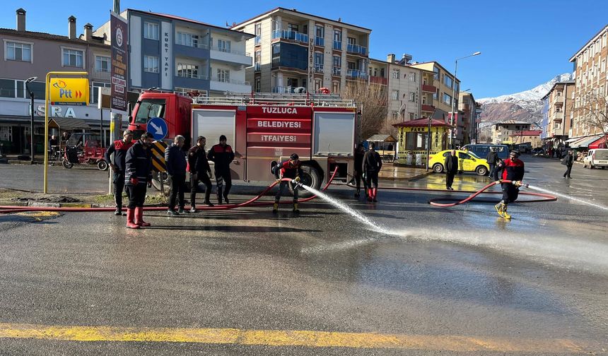 Tuzluca Belediyesi, Vali Ziyareti Öncesi İlçeyi Yıkadı