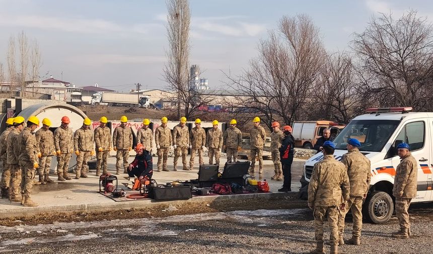 Iğdır’da Deprem Tatbikatı: Jandarma Ekipleri Enkaz Altından Can Kurtaracak