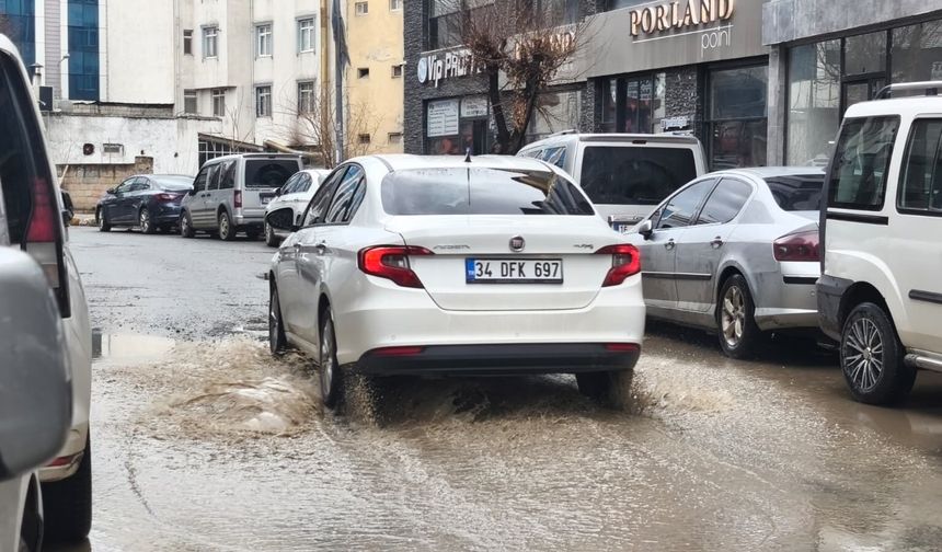 Iğdır’da Sağanak Kabusu: Yollar Göle Döndü, Çukurlar Oluştu