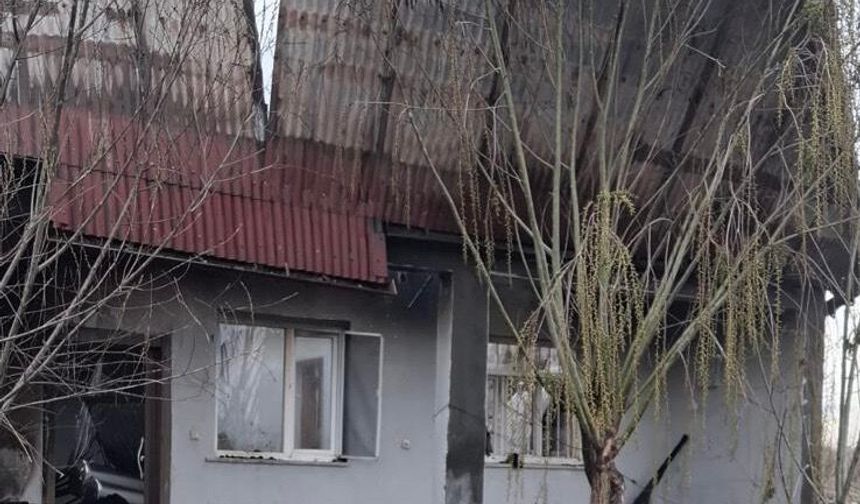 Iğdır’ın Cennetabat Köyünde Çıkan Yangında Ev Kül Oldu