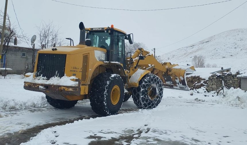 Iğdır’da Kar Esareti: Kapalı Köy Yolları İçin Ekipler Seferber Oldu