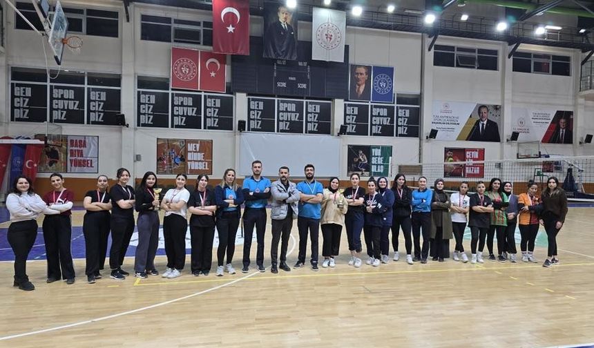 Iğdır Aybüke Öğretmen Yurdu’nda Voleybol Şöleni: Şampiyonlar Ödüllerine Kavuştu!