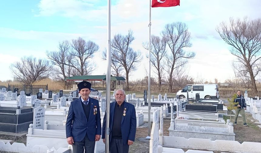 Yaycı Köyü’nde Gazilere Vefa: Kabirlerinde Şanlı Bayrak Dalgalanıyor