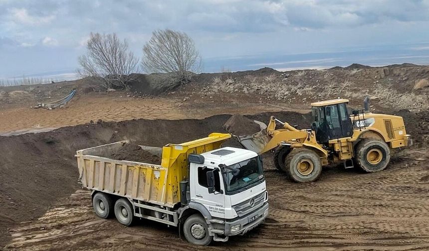 AĞRI DAĞI ETEKLERİNDE BÜYÜK SEFERBERLİK: 50 BİN HAYVANA CAN SUYU!