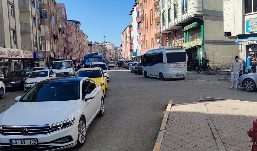 IĞDIR’DA ARAÇ REKORU: TRAFİK VE PARK SORUNU ÇIKMAZA GİRDİ!