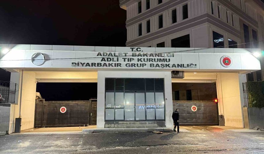 Eşi ile uygunsuz şekilde yakaladığı adama kurşun yağdırdı: 1 ölü, 1 yaralı