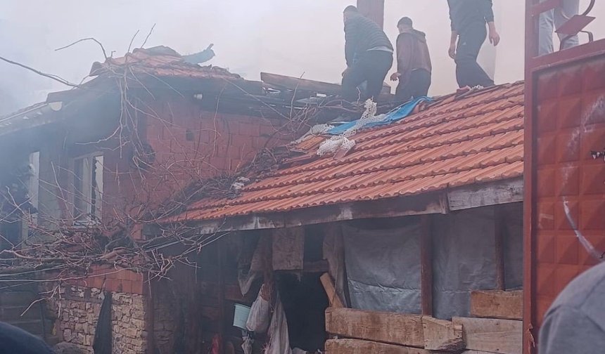 İki katlı ev kullanılamaz hale geldi