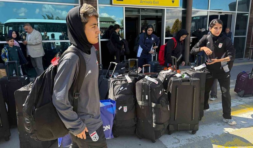 Savaştayken bile proğram aksatılmadı: İran kadın milli futbol takımı Iğdır'da