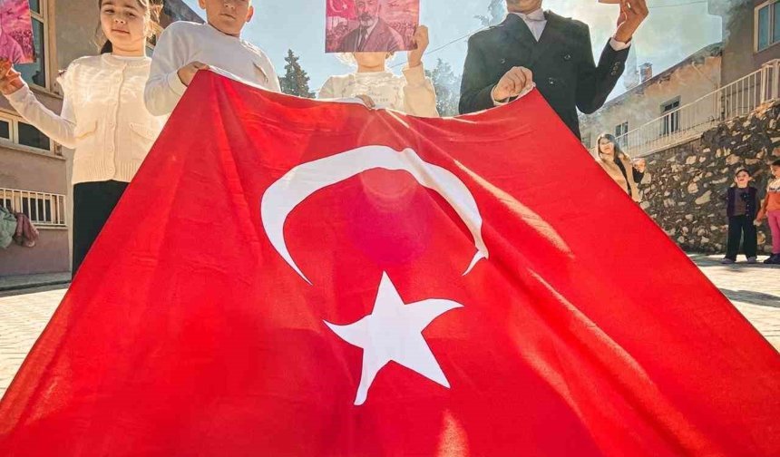 Milli Mücadele ruhunu en etkileyici kareye sığdırdı