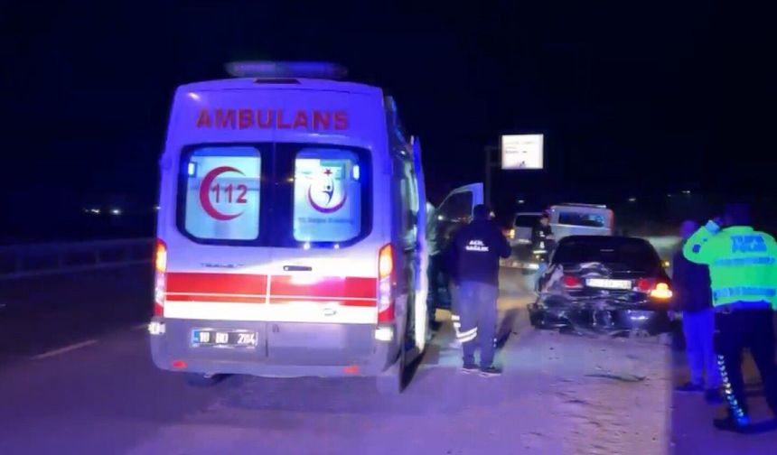 Otomobil çarpıştı: 2 yaralı