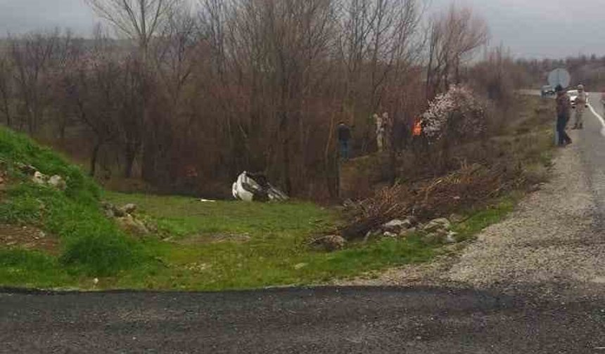 Otomobil dereye uçtu: 3 yaralı