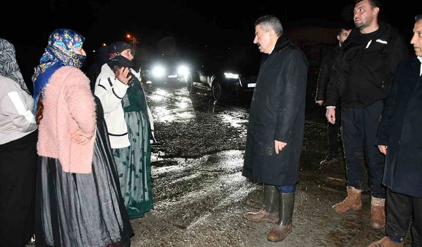 Sel bölgesinde incelemelerde bulundu