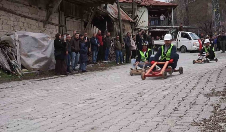 Tahta araba yarışı bu yılda nefesleri kesti