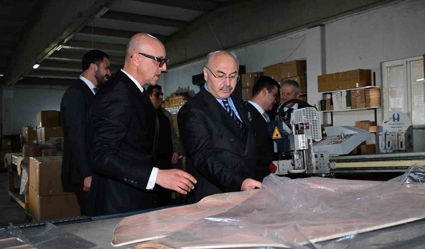 Vali Köşger deri fabrikalarına ziyaret etti