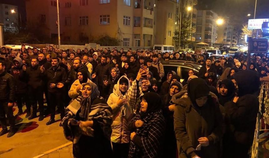 Namaz Sonrası Sahibuz Zaman Camisi Önünde ABD ve İsrail Protesto Edildi