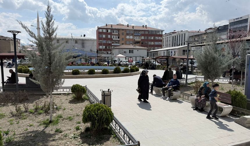 Iğdır’da Güneşli Pazar: Parklar Vatandaşlarla Doldu