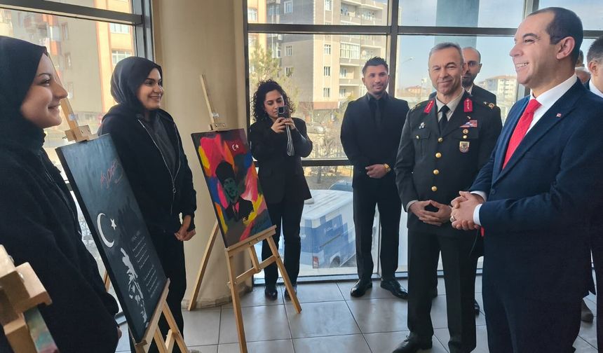 IĞDIR’DA GENÇ FIRÇALARDAN “İSTİKLAL” YORUMU: 105. YIL SERGİSİ AÇILDI