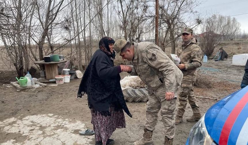 Karakoyunlu’da Şehit ve Gazi Ailelerine 8 Mart Ziyareti
