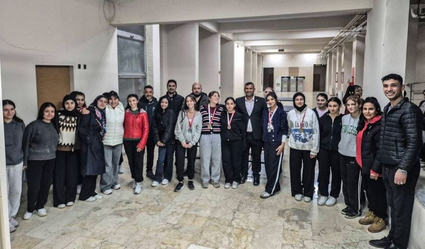 Dart Turnuvası Tamamlandı: Gençler Hem Yarıştı Hem Sosyalleşti