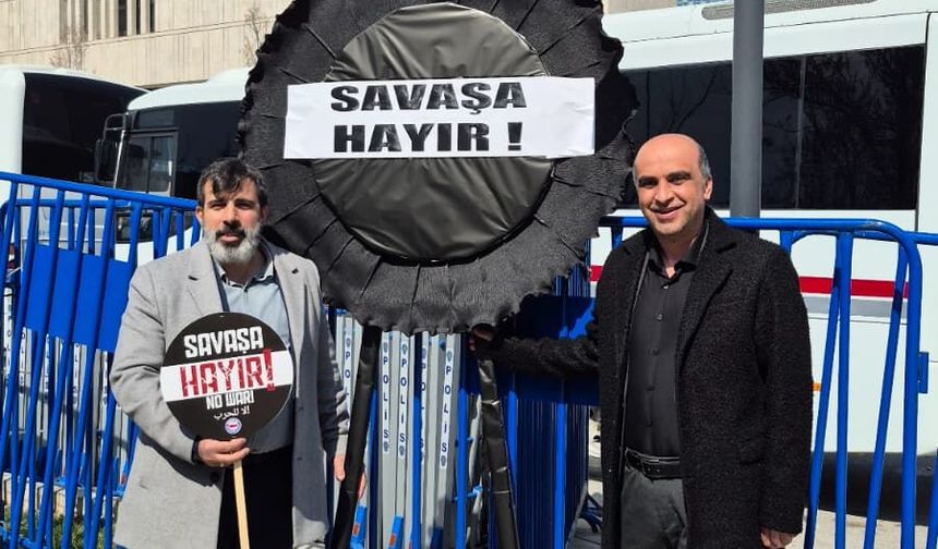 MEMUR-SEN’DEN ABD ELÇİLİĞİ ÖNÜNDE SİYAH ÇELENKLİ PROTESTO